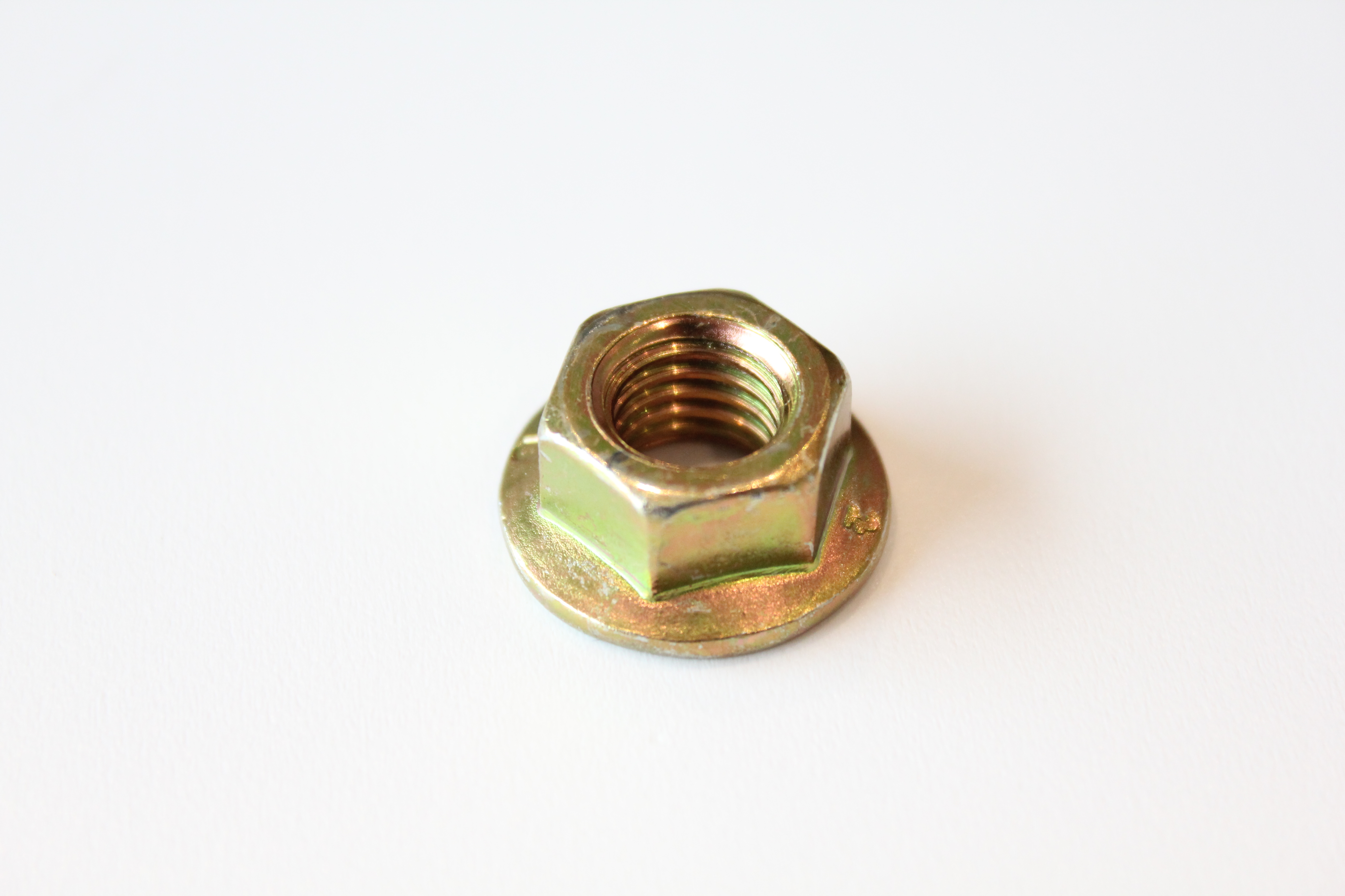 Befestigungsmutter Motorblock